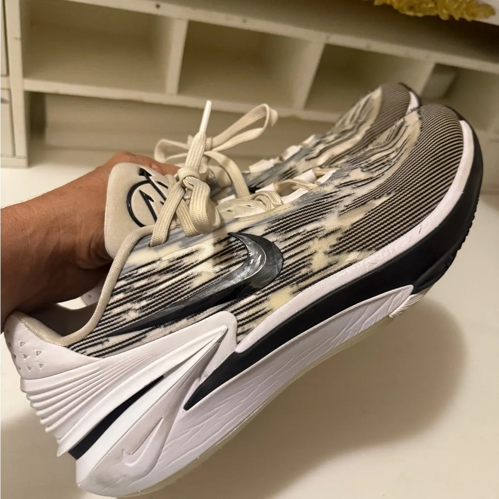 Nike FJ8915-100 Air Zoom GT Cut 2 White Running Sneaker Shoes Men size 11